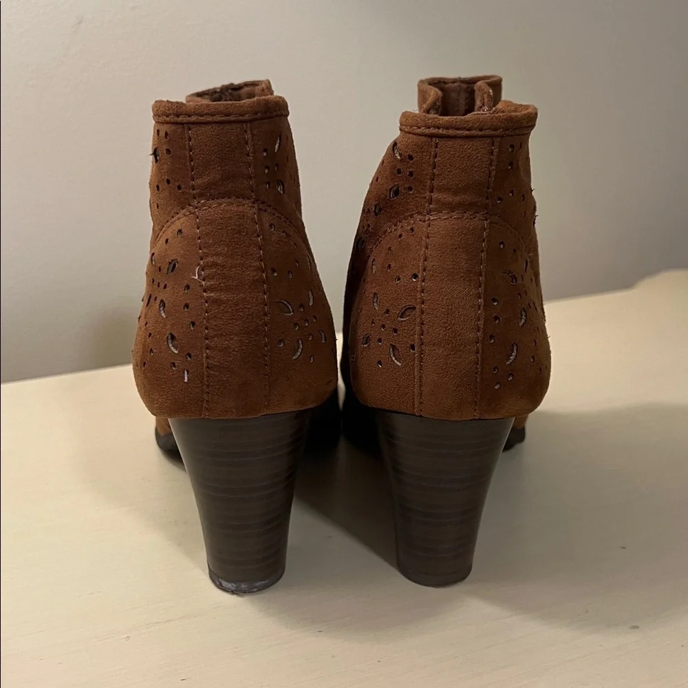 EUC: American Eagle Suede Ankle Boots - Picture 4 of 5